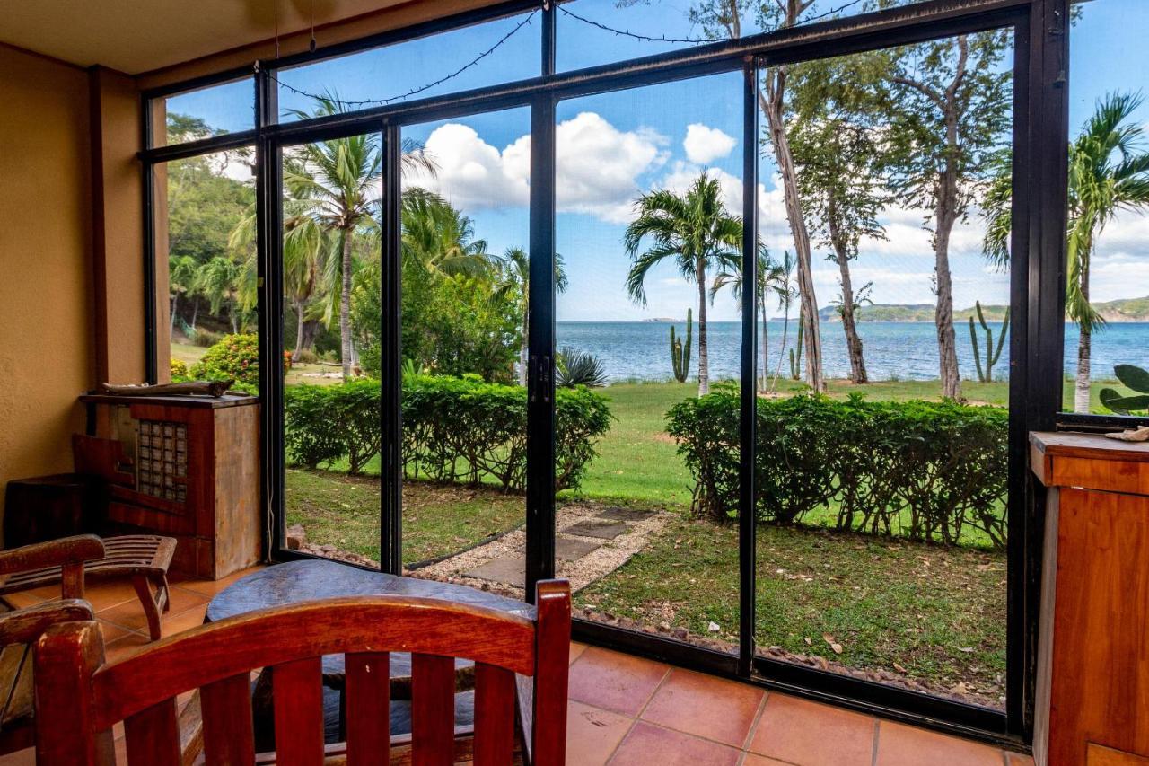 Warm Interiors And Orange Hues On Ground Floor In Front Of Beach Playa Flamingo Exterior photo