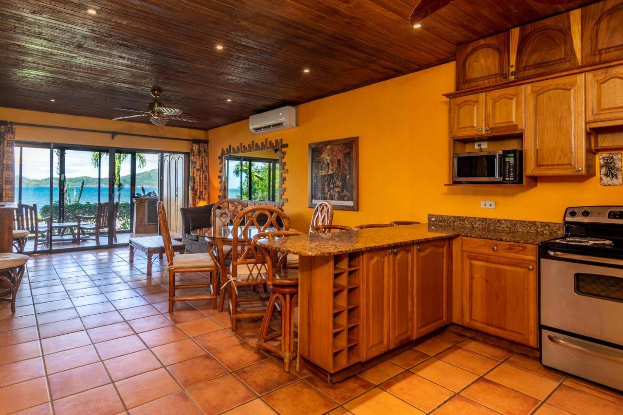 Warm Interiors And Orange Hues On Ground Floor In Front Of Beach Playa Flamingo Exterior photo