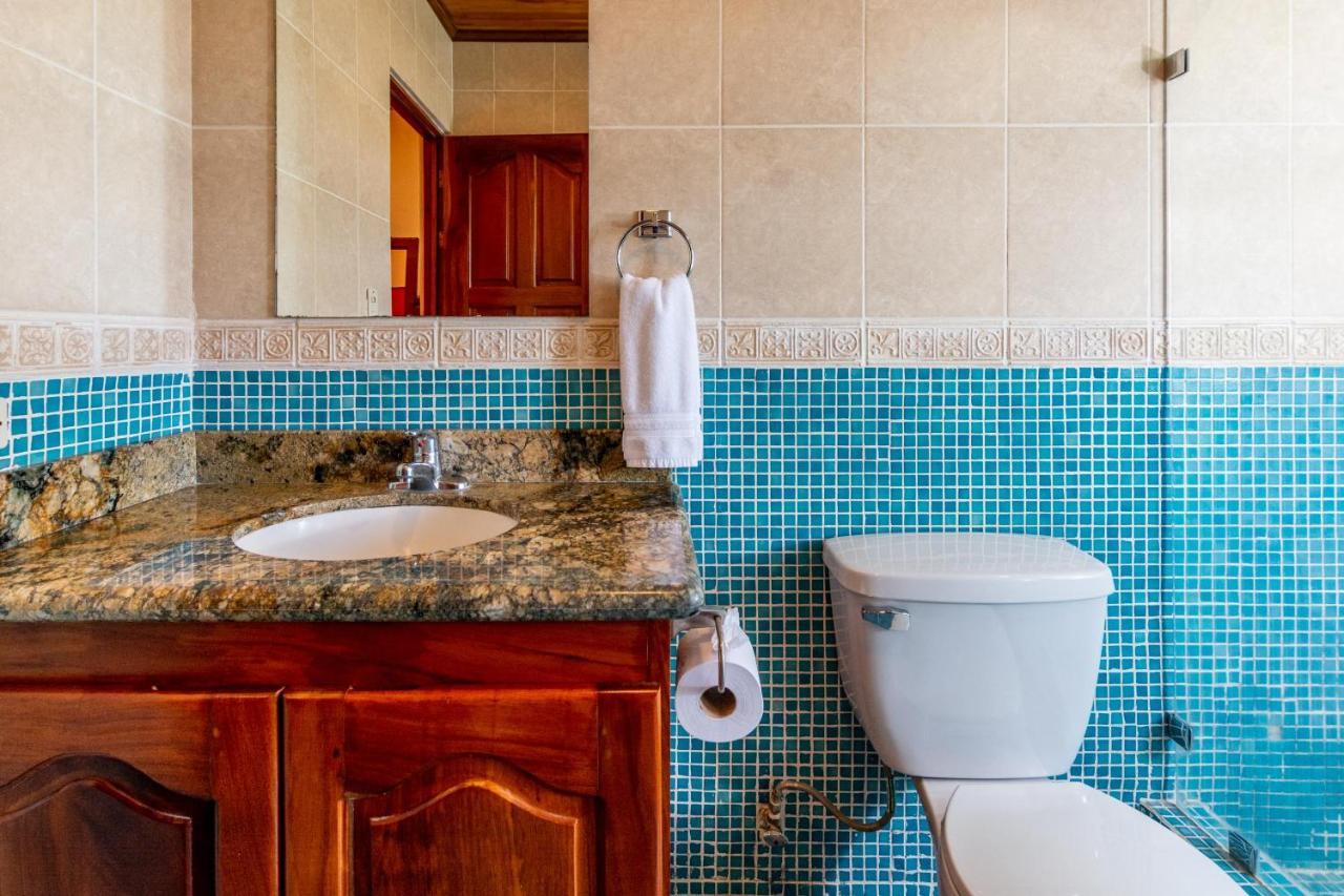 Warm Interiors And Orange Hues On Ground Floor In Front Of Beach Playa Flamingo Exterior photo