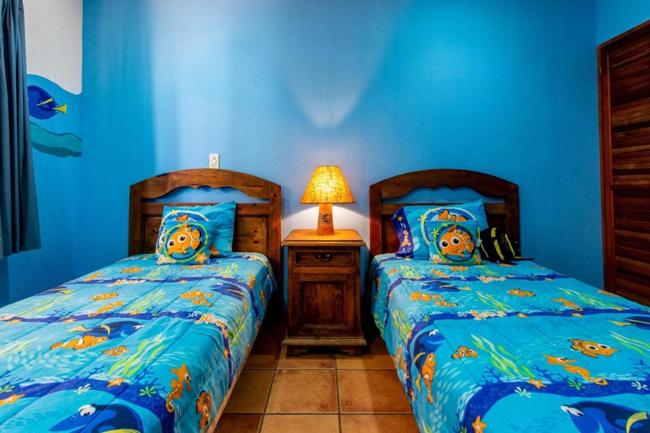 Warm Interiors And Orange Hues On Ground Floor In Front Of Beach Playa Flamingo Room photo